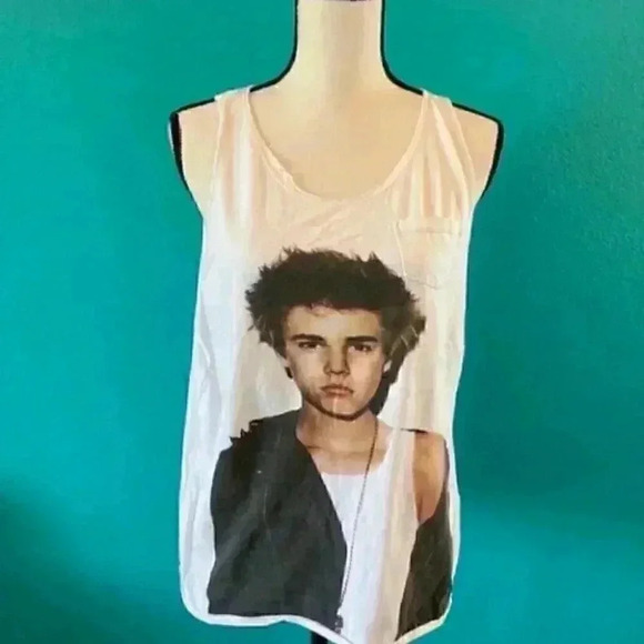 ⭐️ Lectro I’m high but grounded young Justin Bieber graphic tank top - Picture 1 of 4